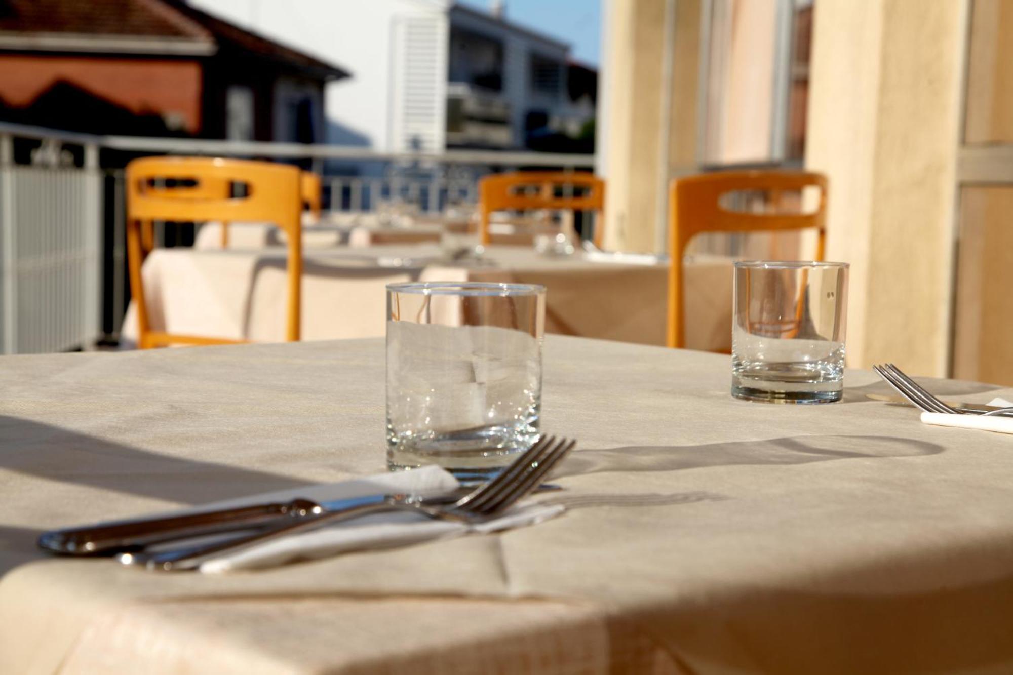 Hotel Alfa Anche In All Inclusive リミニ エクステリア 写真