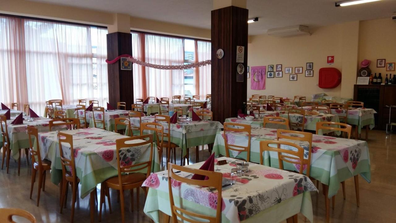 Hotel Alfa Anche In All Inclusive リミニ エクステリア 写真